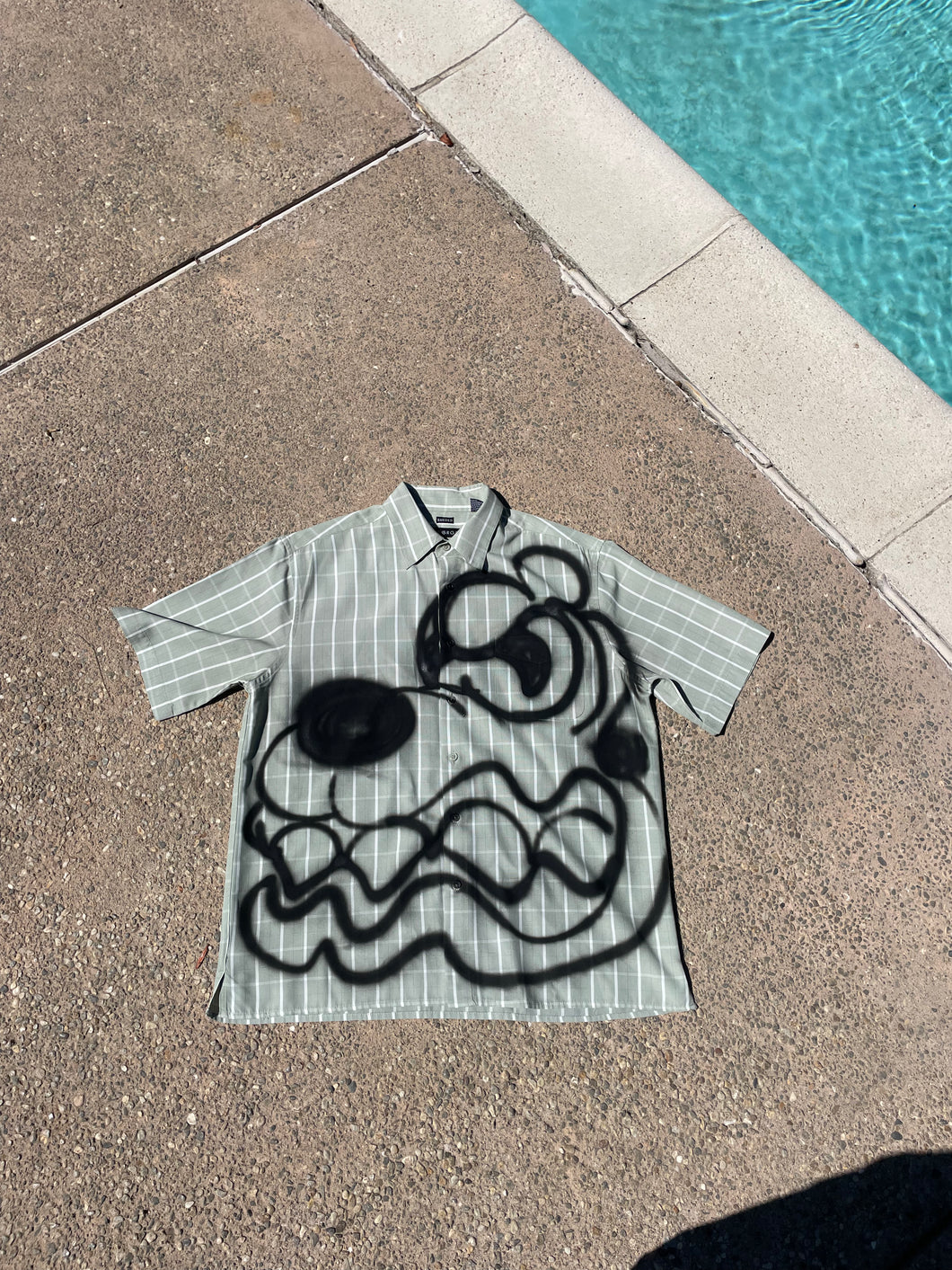 Dogg Button Up Size lARGE